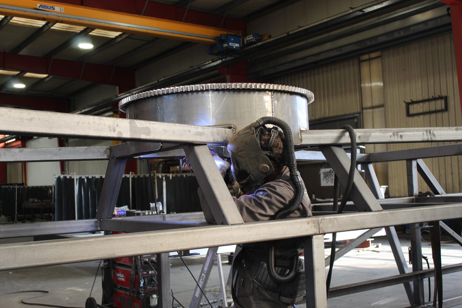 REVISIE WASWIEL, Revisies, reparaties en aanpassingen van P. van Eijzeren Machinebouw