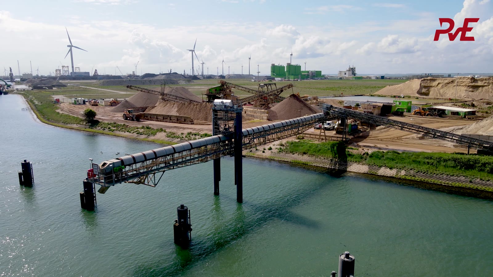 Luchtfoto van een industriële klantlocatie voor machinebouwprojecten